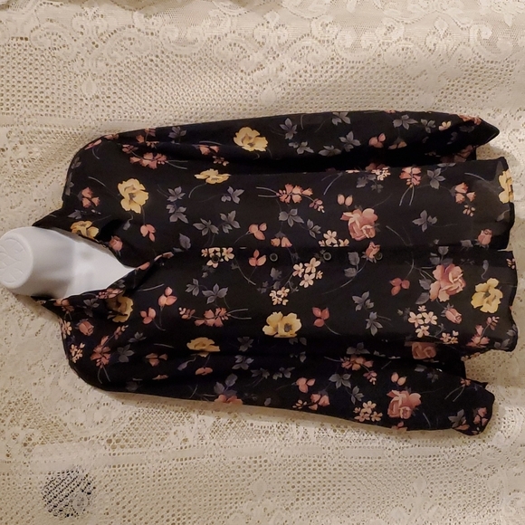 Chaus sz 14 black w/ flowers thin button down top - Picture 1 of 10